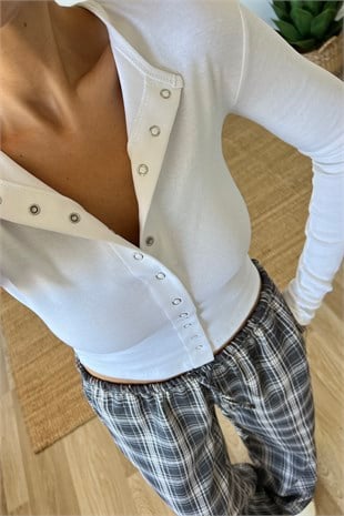 Beyaz Çıtçıtlı Uzun Kollu Bluz uygun fiyatlarda www.butikhola.com adresinde