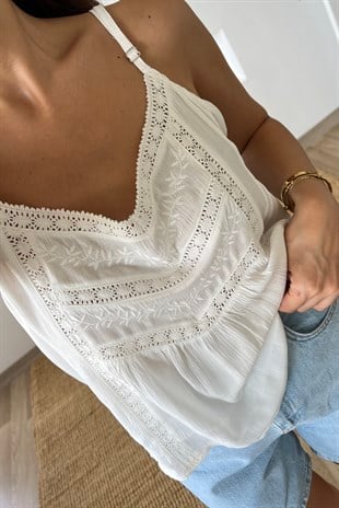 Beyaz Fisto Detaylı Askılı Bluz uygun fiyatlarda www.butikhola.com adresinde