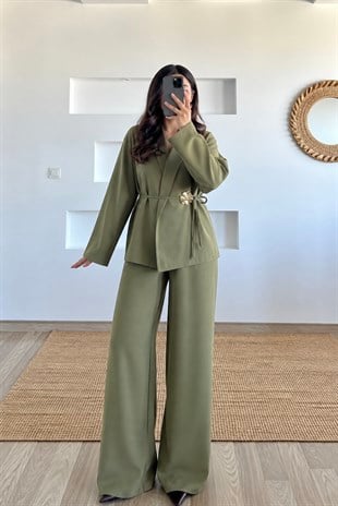 Haki Çıkarılabilir Broşlu Kimono Pantolon Takım uygun fiyatlarda www.butikhola.com adresinde