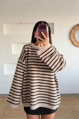 Kahve Bej Çizgili Geniş Kol Yumoş Kazak uygun fiyatlarda www.butikhola.com adresinde