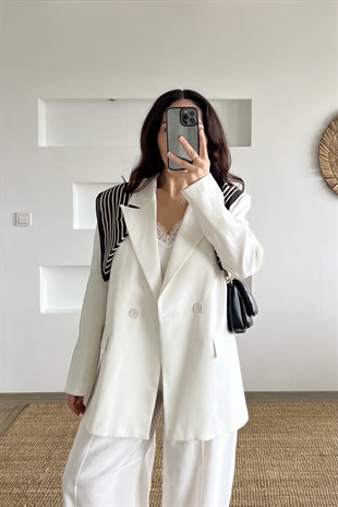 MD Beyaz Astarlı Oversize Tensel Ceket uygun fiyatlarda www.butikhola.com adresinde