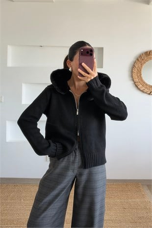 Siyah Çıkarılabilir Kürk Detaylı Hırka uygun fiyatlarda www.butikhola.com adresinde