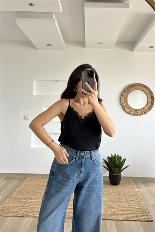 Siyah Dantel Detaylı Askılı Bluz uygun fiyatlarda www.butikhola.com adresinde