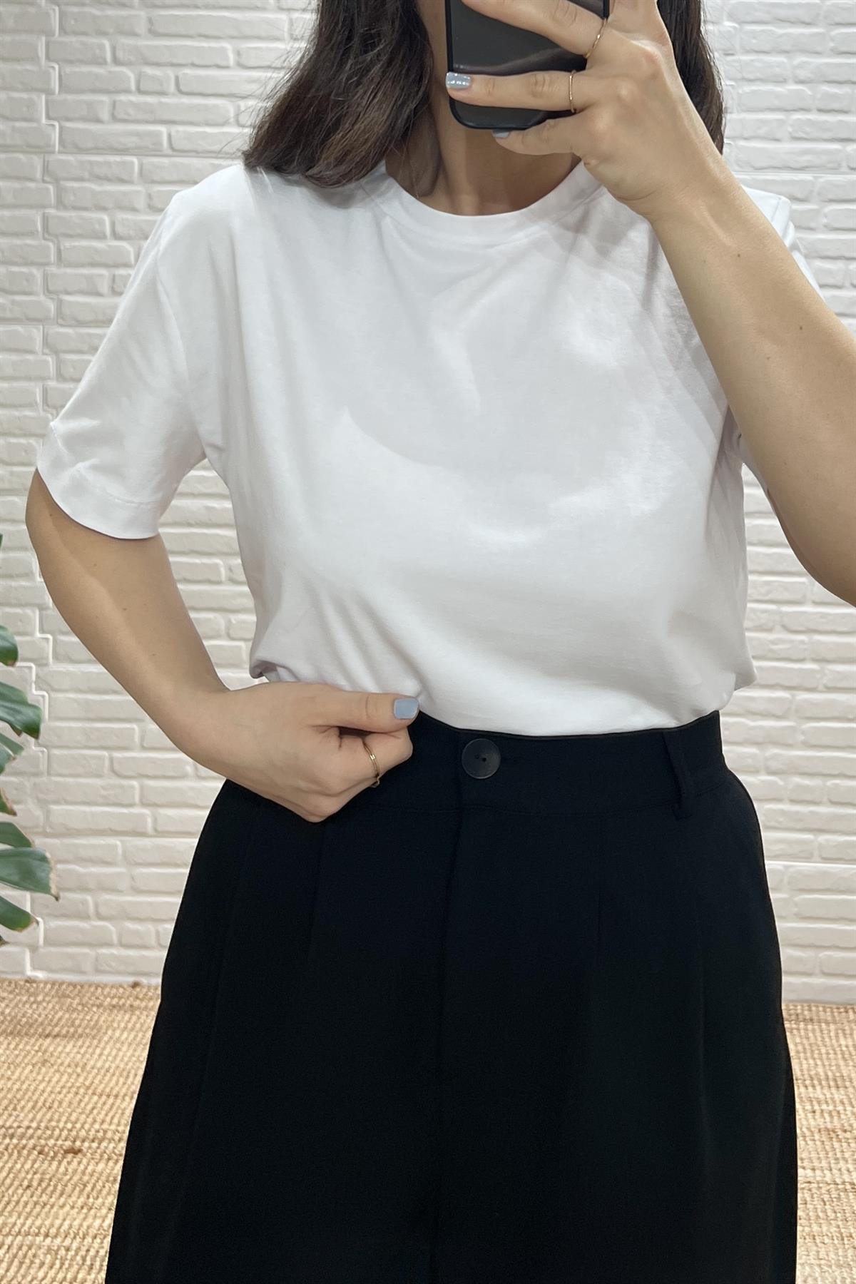 Beyaz Orjinal Marka Likralı Basic Tshirt uygun fiyatlarda www.butikhola.com adresinde