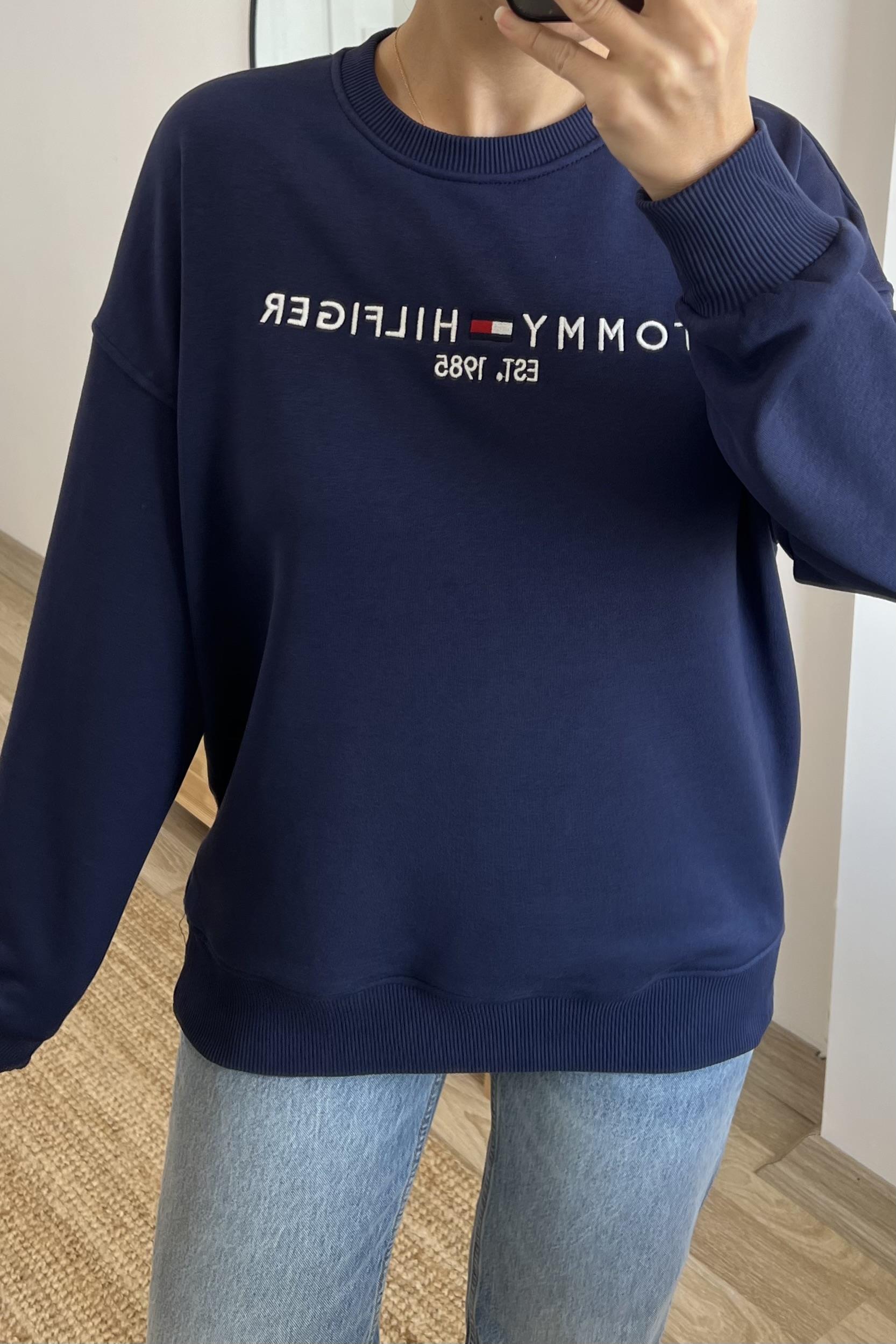Lacivert Oversize Logo Nakışlı Sweatshirt uygun fiyatlarda www.butikhola.com adresinde