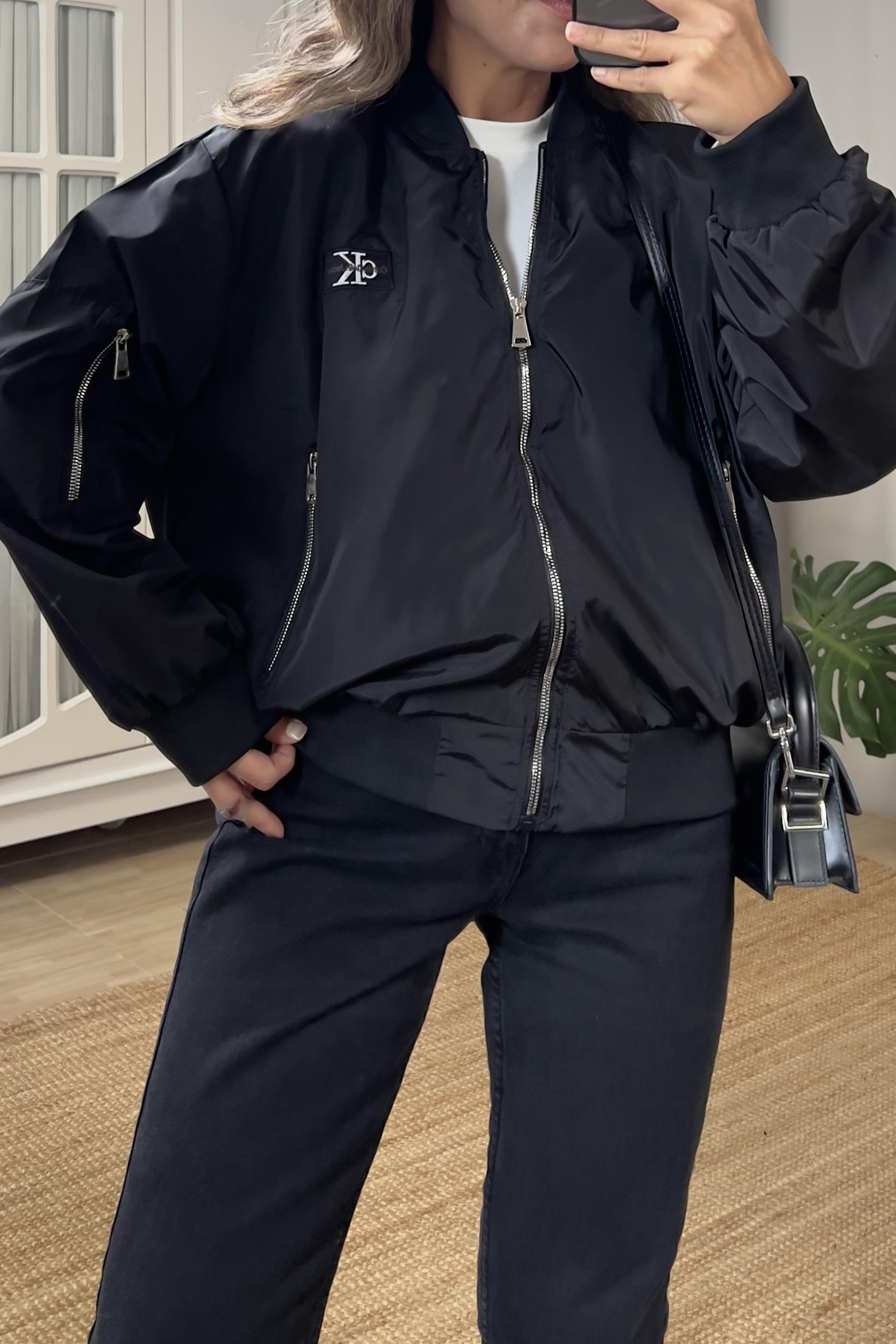 Siyah Arma Nakışlı Bomber Mont uygun fiyatlarda www.butikhola.com adresinde