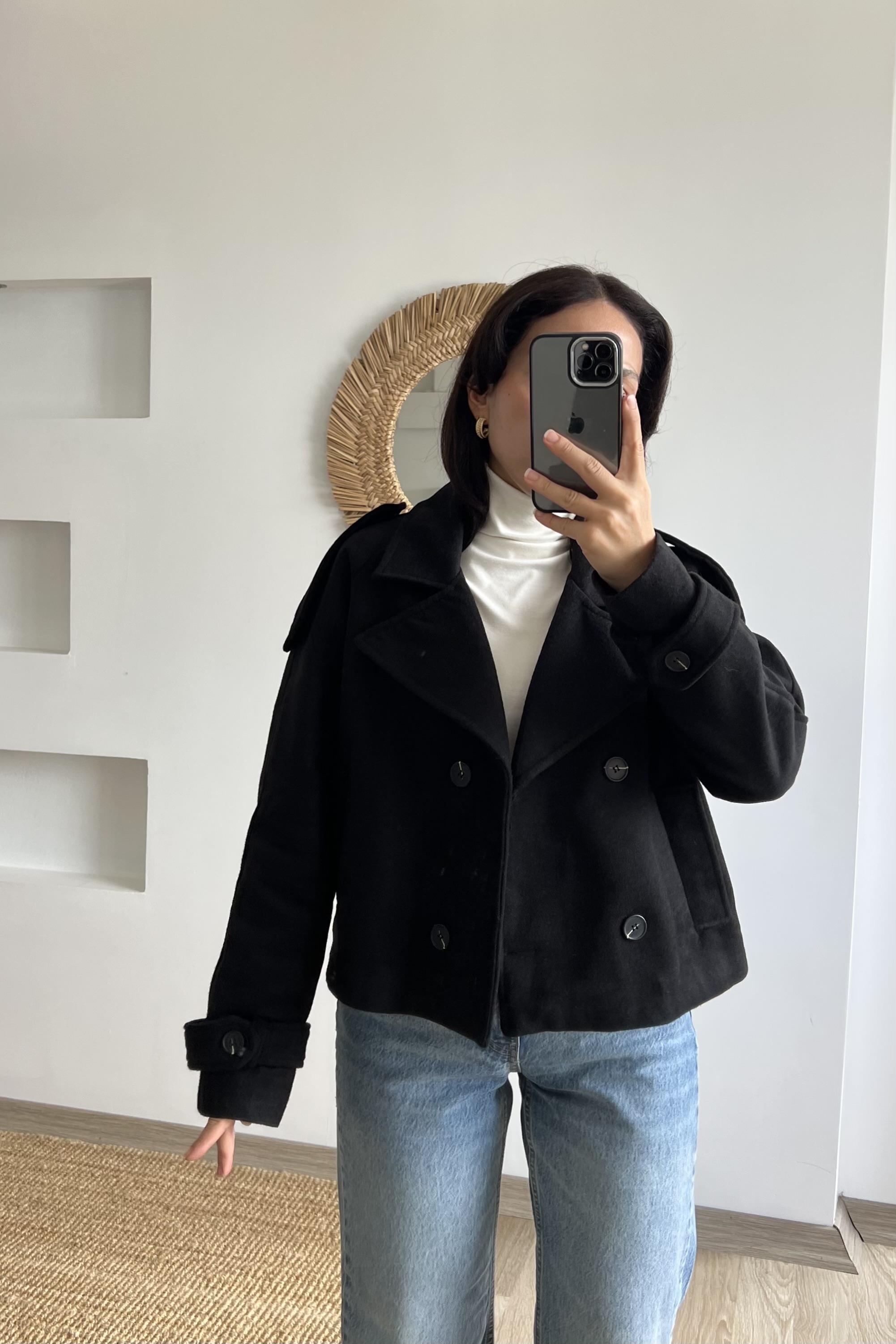 Siyah Kruvaze Kısa Kaşe Kaban uygun fiyatlarda www.butikhola.com adresinde