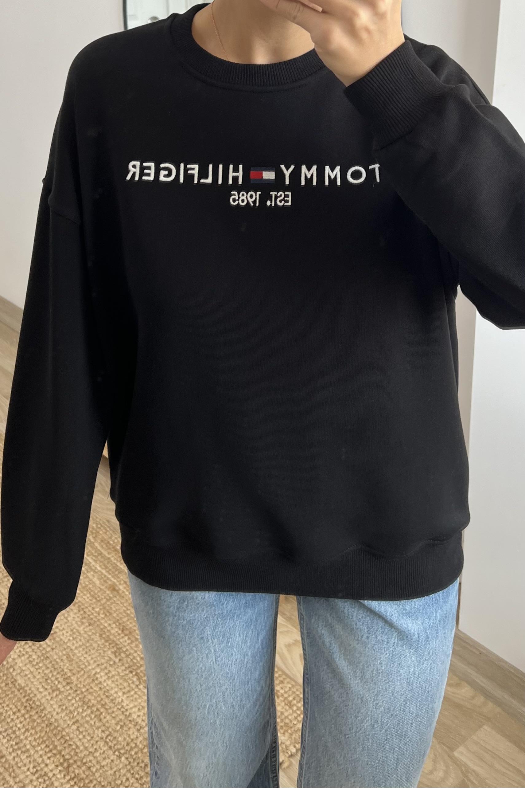 Siyah Oversize Logo Nakışlı Sweatshirt uygun fiyatlarda www.butikhola.com adresinde