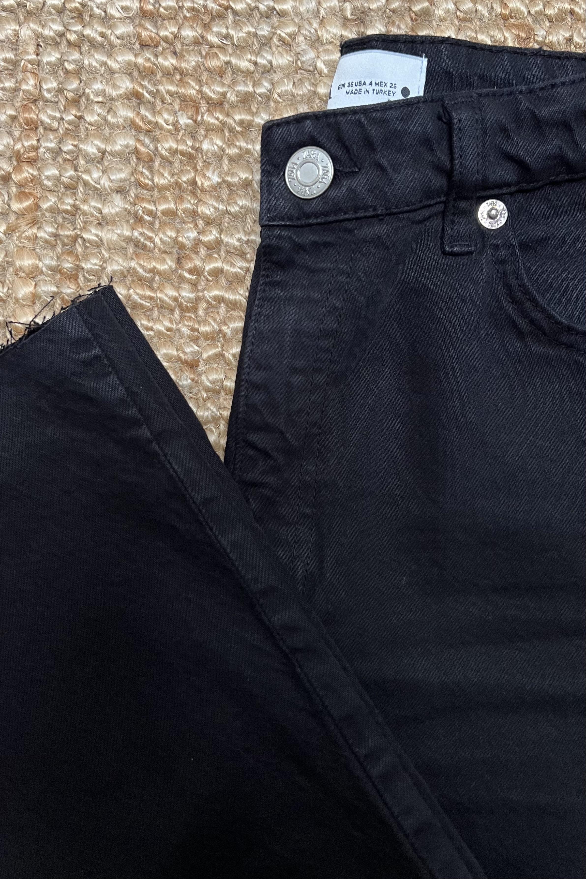 Zr Siyah Yüksek Bel Straight Jean uygun fiyatlarda www.butikhola.com adresinde