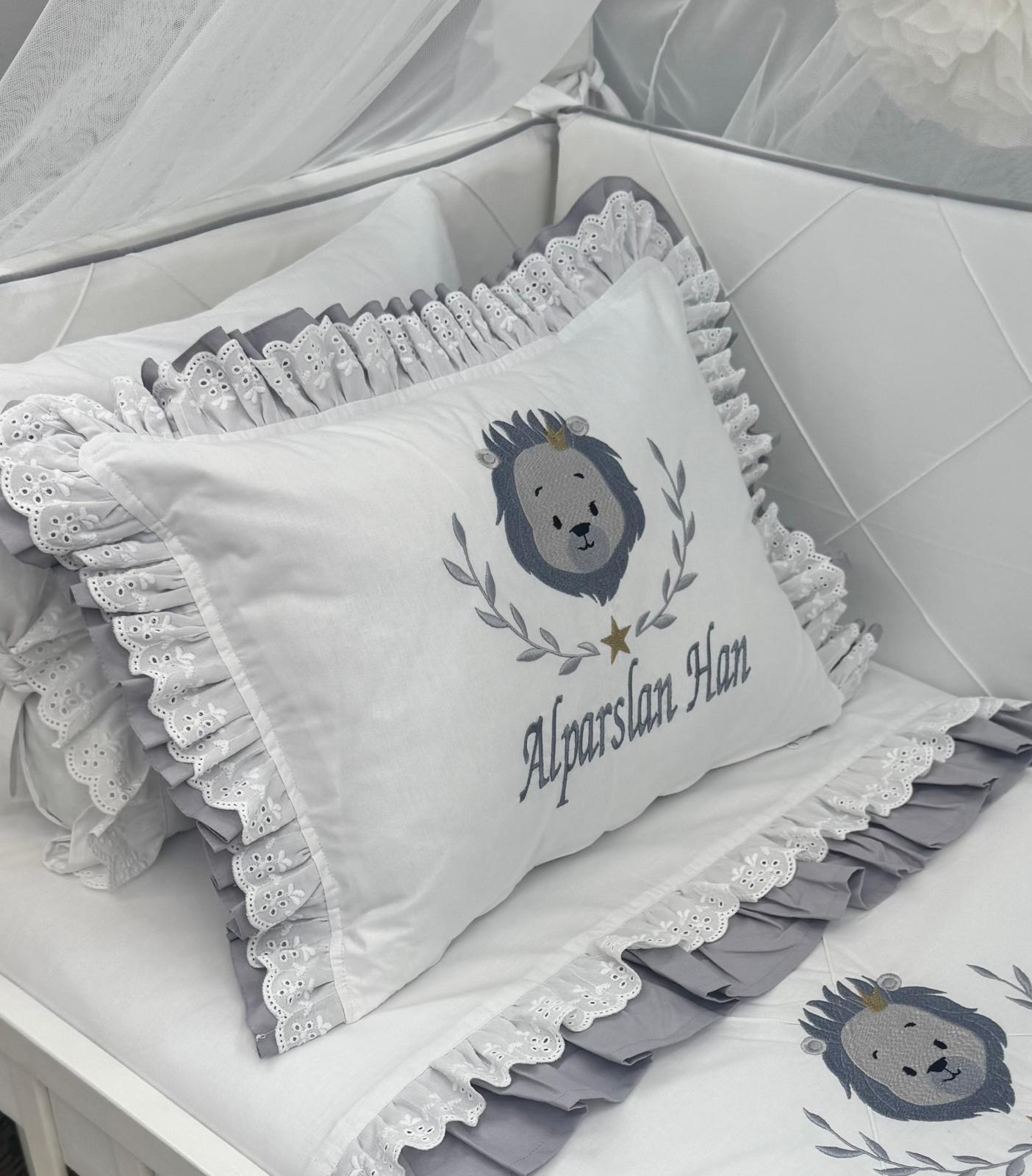 ASLAN NAKIŞLI FIRFIRLI TAKI YASTIĞI