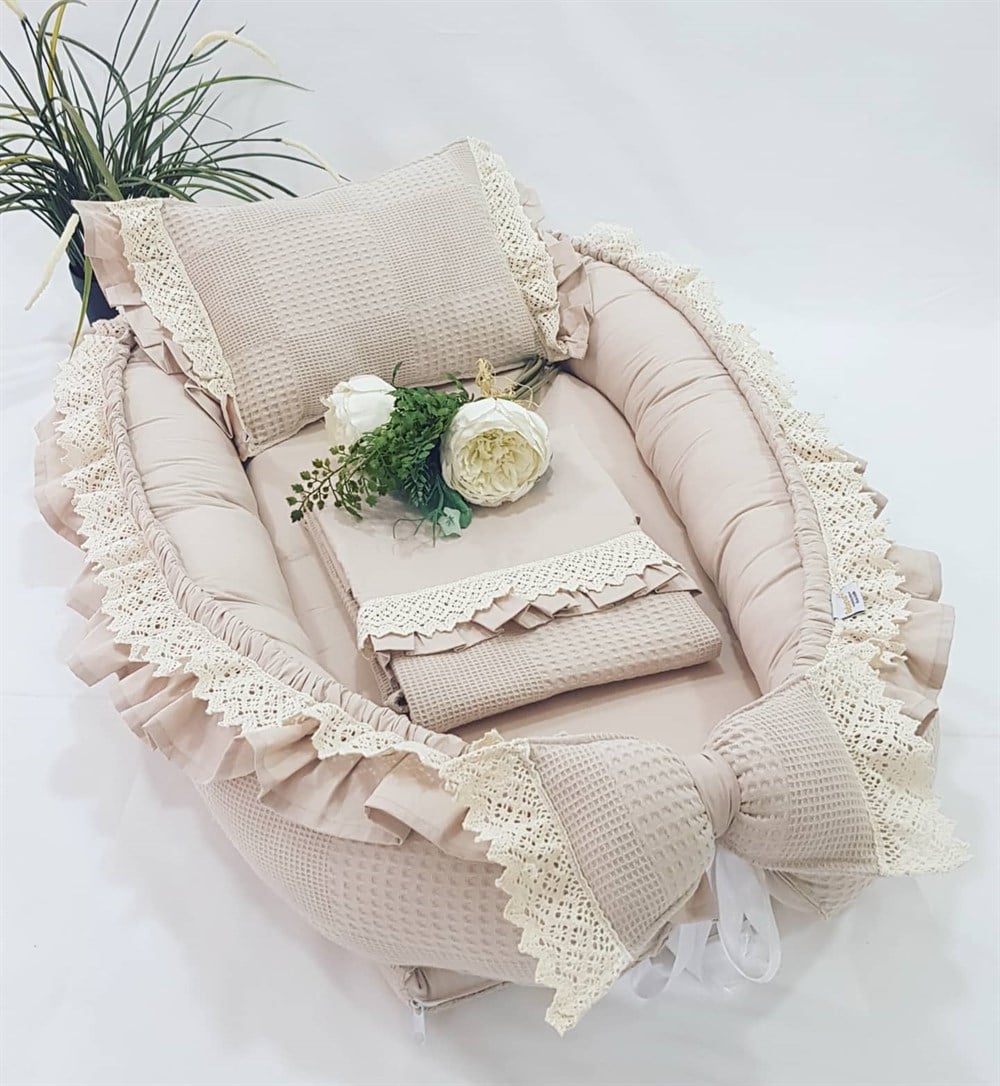 BEJ PİKE FIRFIRLI DANTELLİ BABYNEST