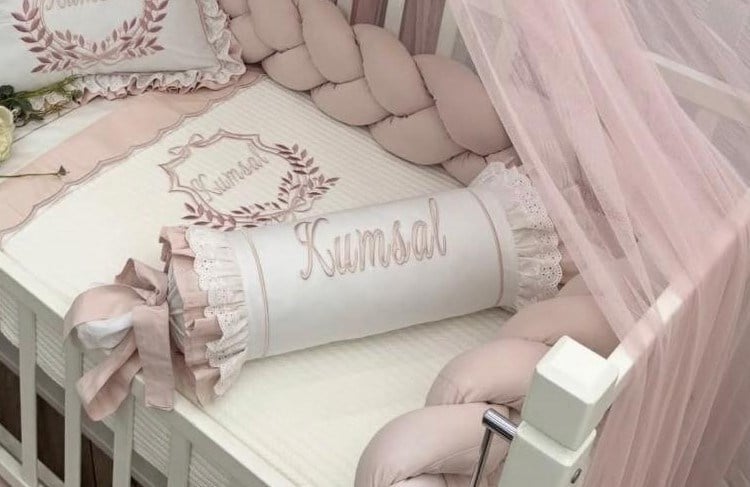 BEYAZ PUDRA FIRFIRLI ŞEKER YASTIK
