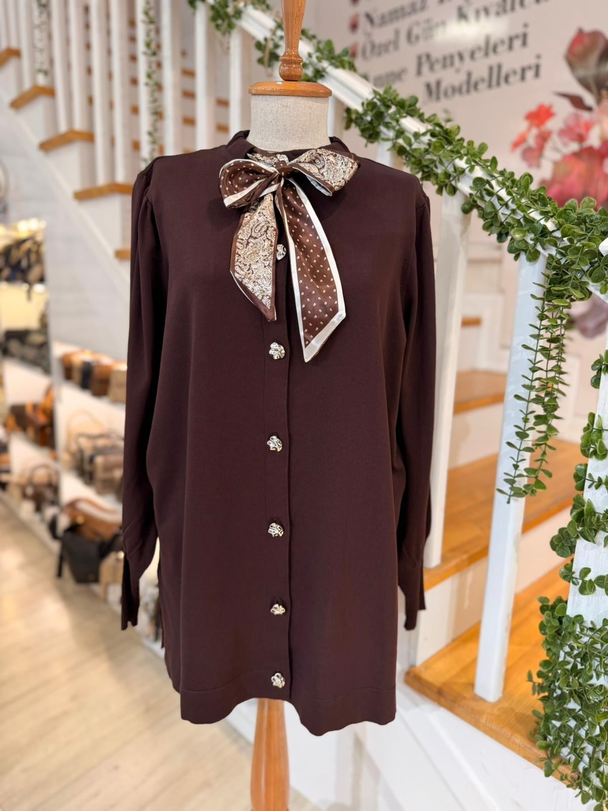 26099 KAHVE TRİKO HIRKA