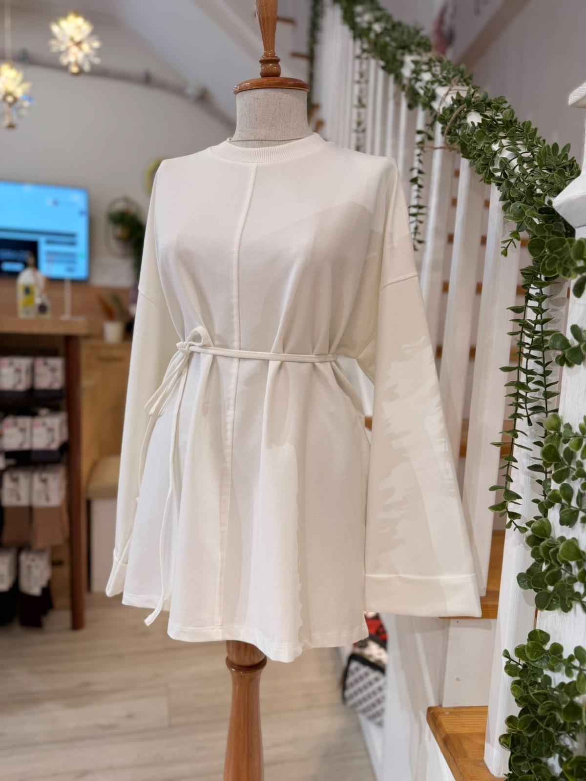 2755 EKRU DİKİŞ DETAYLI YIRTMAÇLI SWEATSHIRT