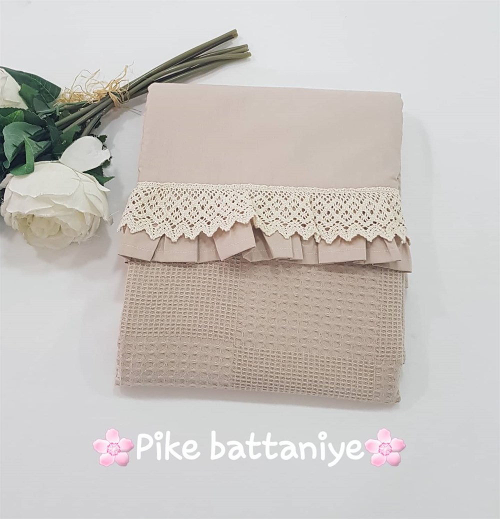 BEJ PİKE FIRFIRLI DANTELLİ BATTANİYE