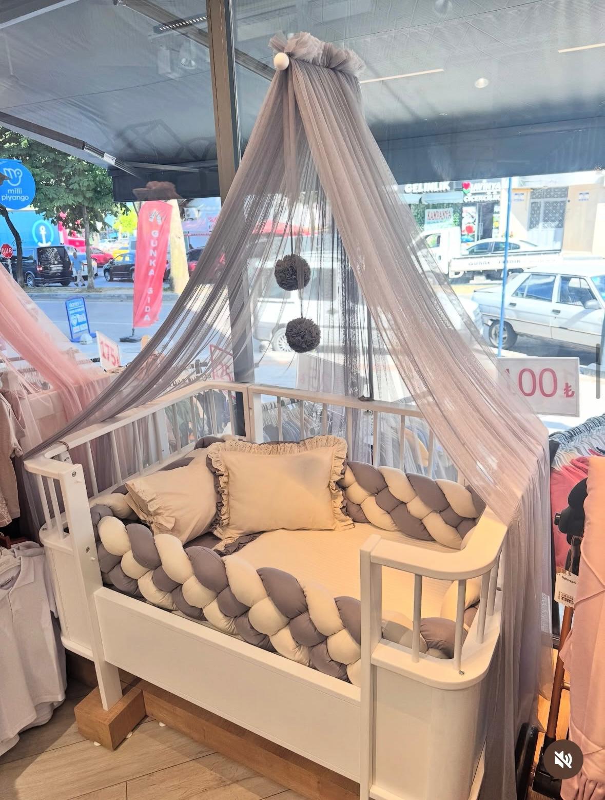 BÜYÜYEN BEŞİK VANİLYA RENK KOYU GRİ FIRFIRLI BEBEK UYKU SETİ 
