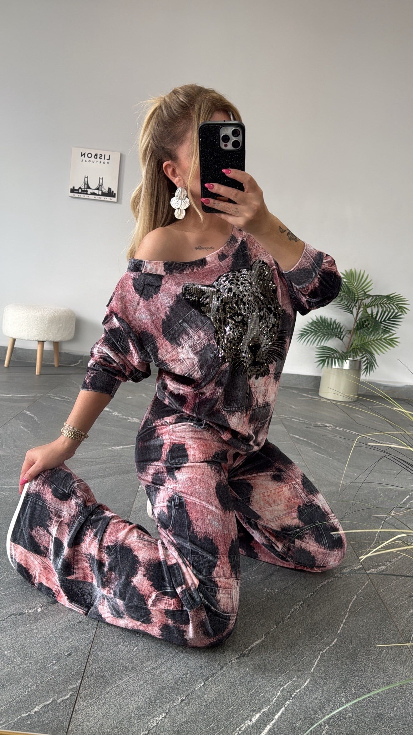 Düşük omuz kadife takım pembe  