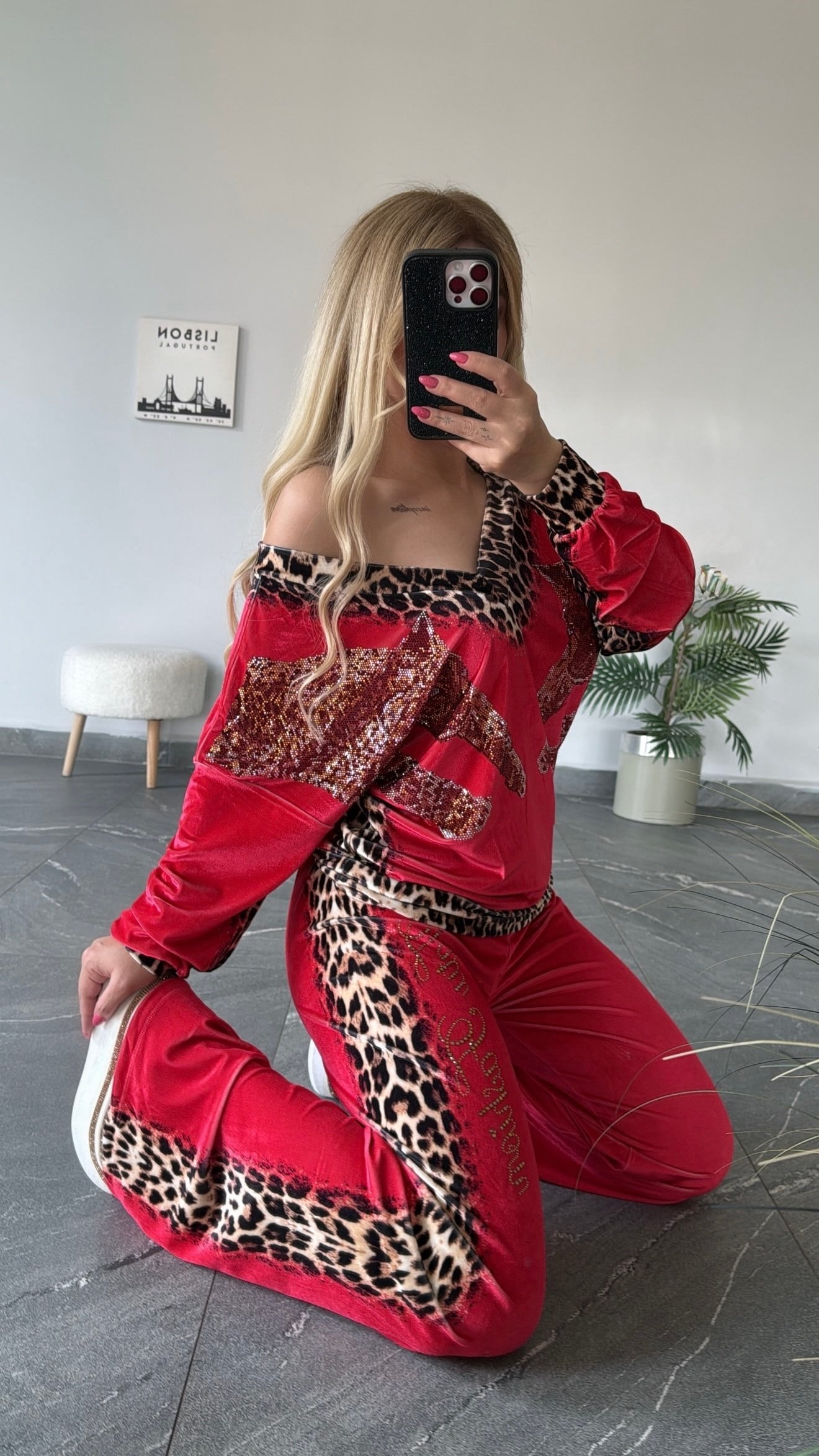 V yaka kadife takım kırmızı 