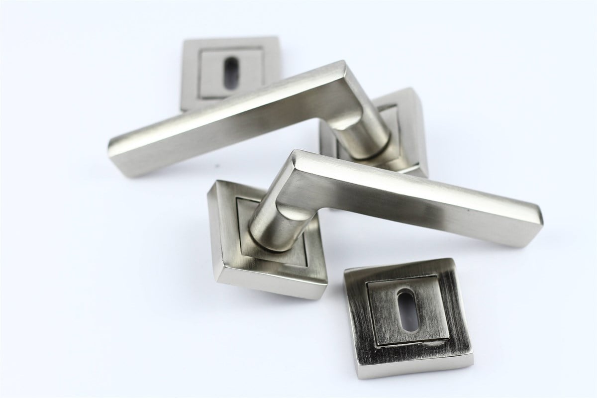 KAPI KOLU EUROPA KARE ROZETLİ SATEN ODA