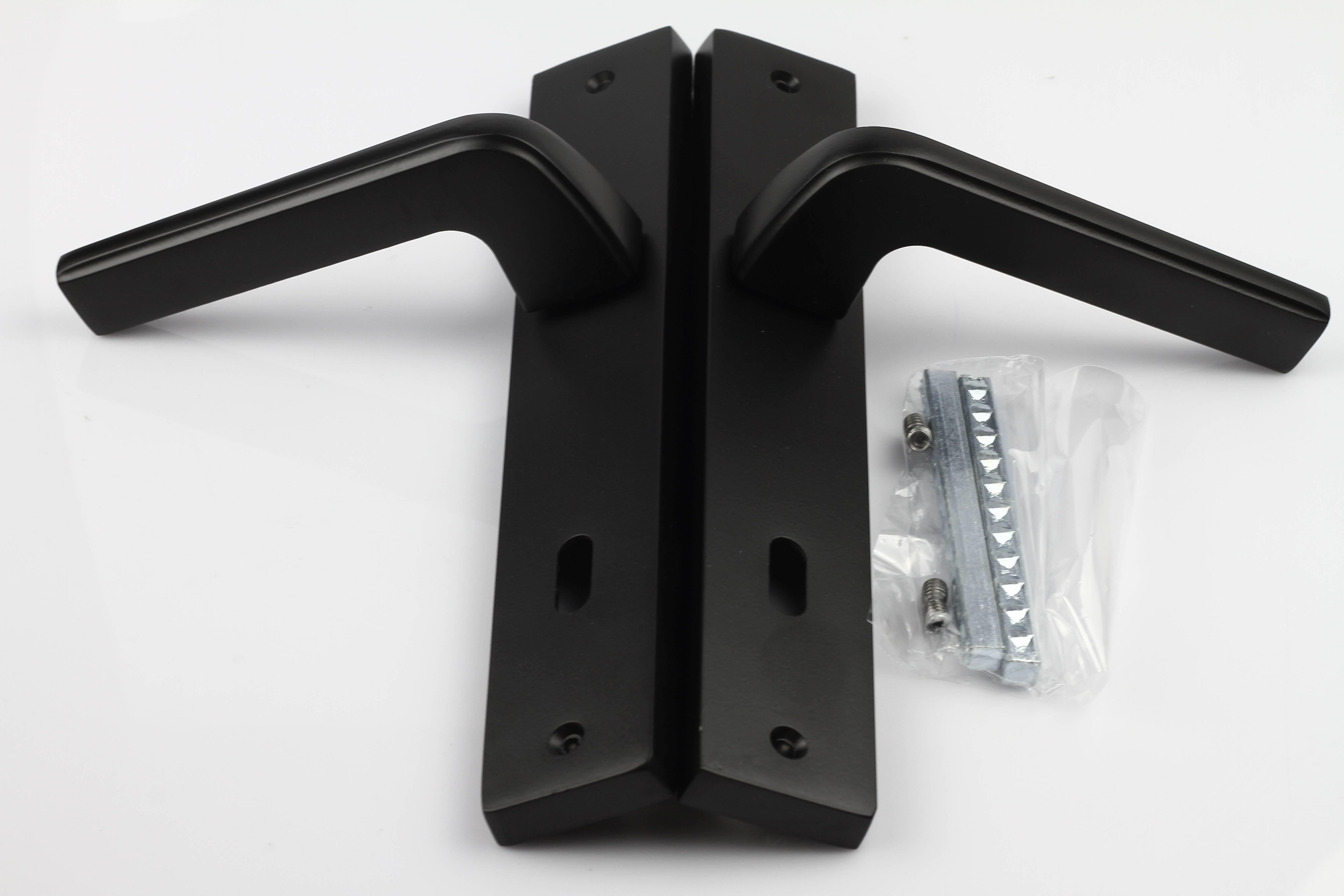 KAPI KOLU EGE AYNALI ODA SIYAH