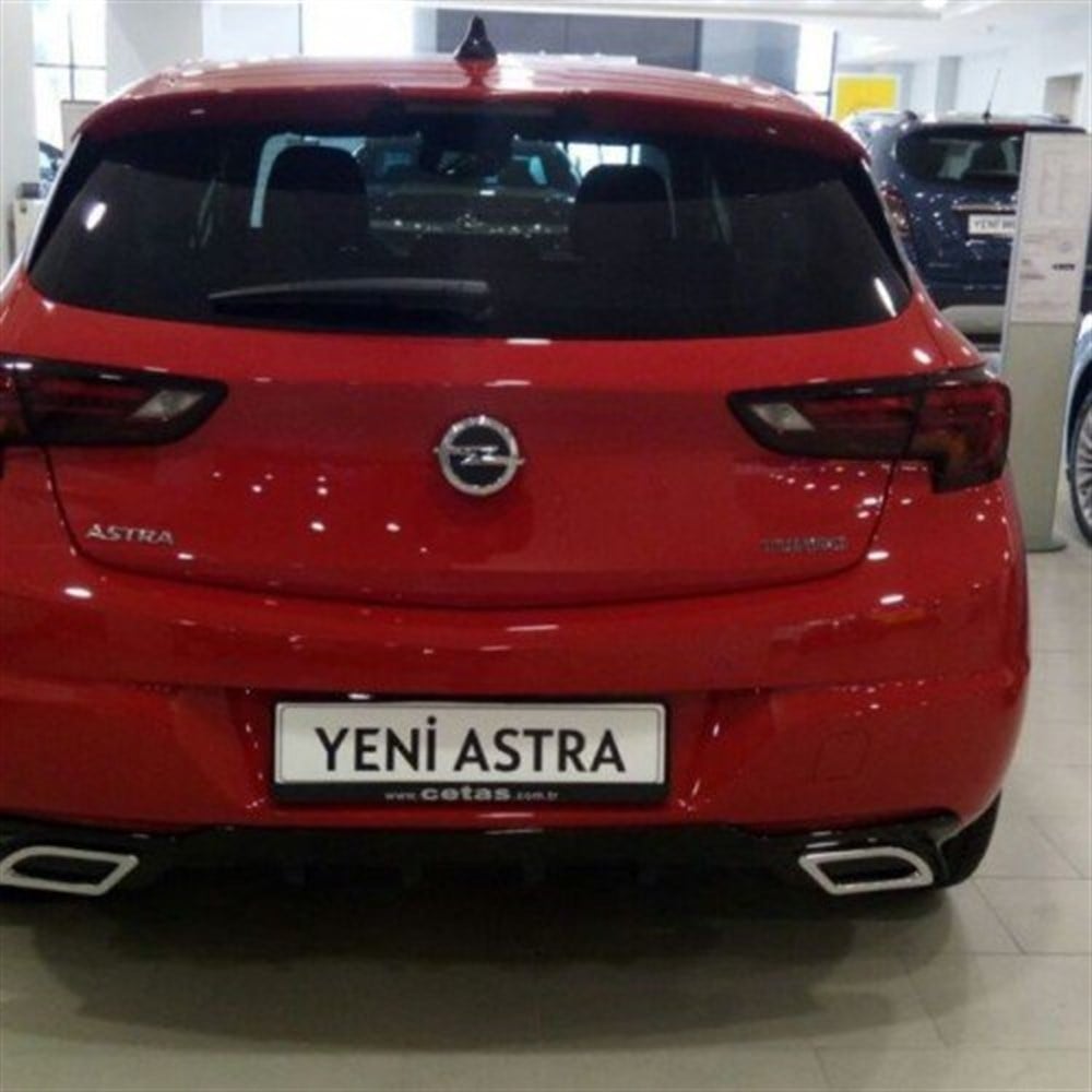Opel Astra K Egzoz Görünümlü Parlak Siyah Difüzör (Plastik)