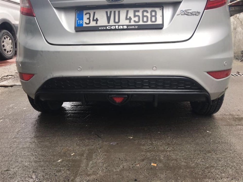 Ford Fiesta Çakarlı Parlak Siyah  Difüzör  (Plastik)