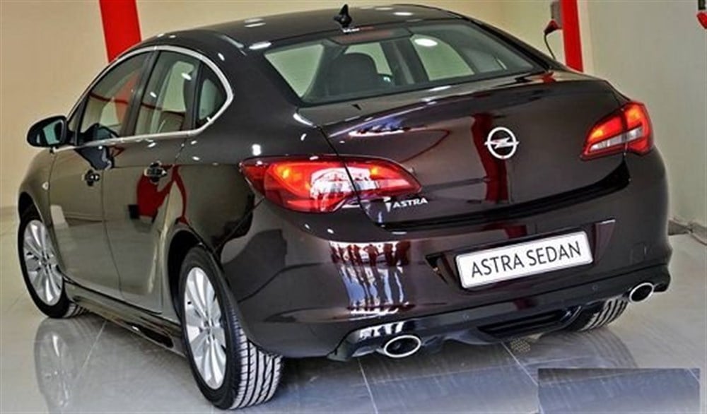 Opel Astra J Sedan Parlak Siyah  Difüzör (Plastik)