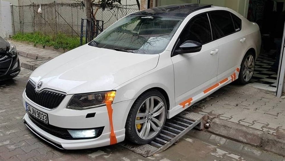 Skoda Octavia Boyasız Yan Marşpiyel (Plastik)