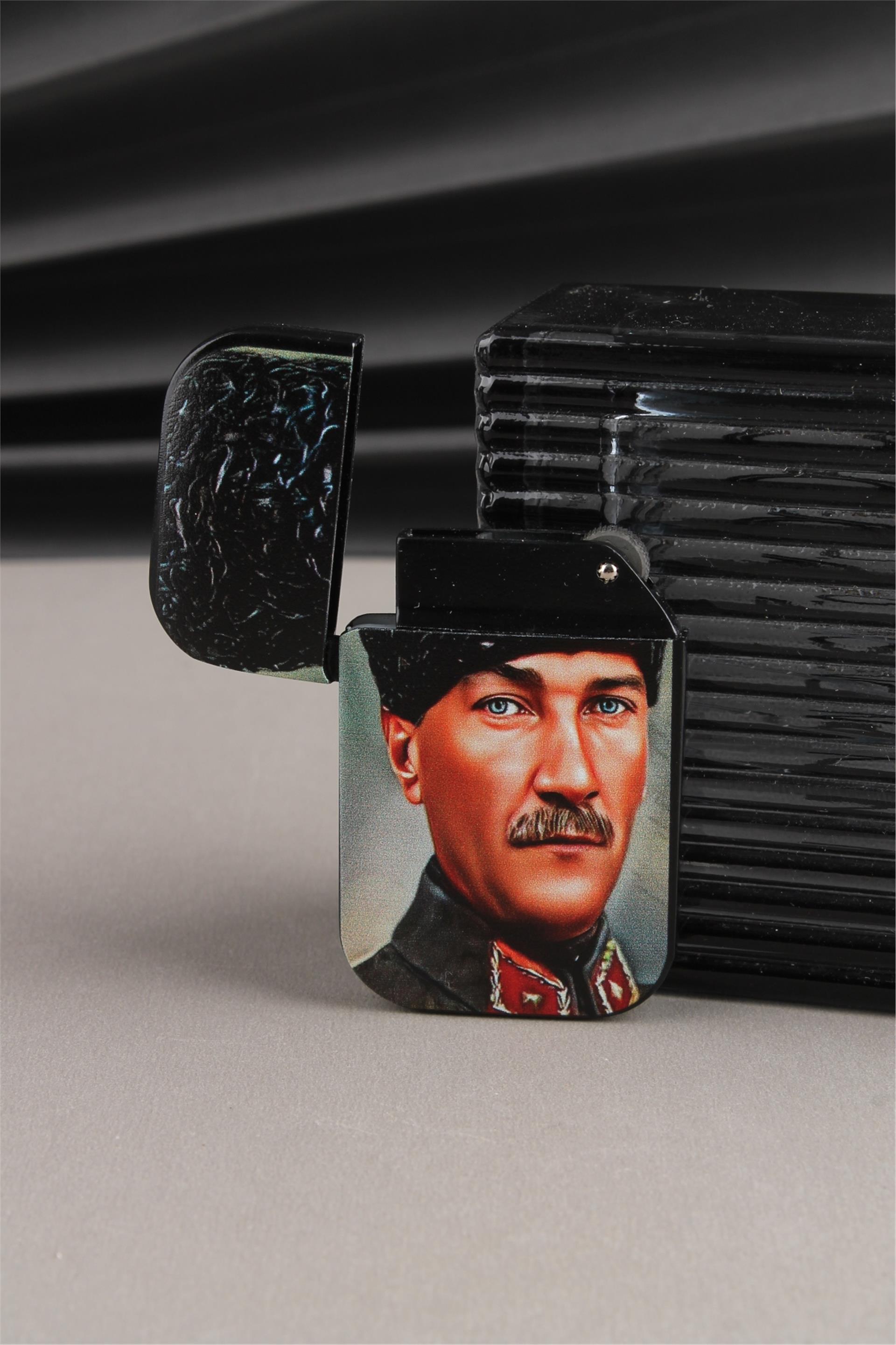 Silvio Monetti Mustafa Kemal Atatürk - Özel Tasarım Metal Çakmak - Gazlı Kapaklı Çakmak SM132TATA0001