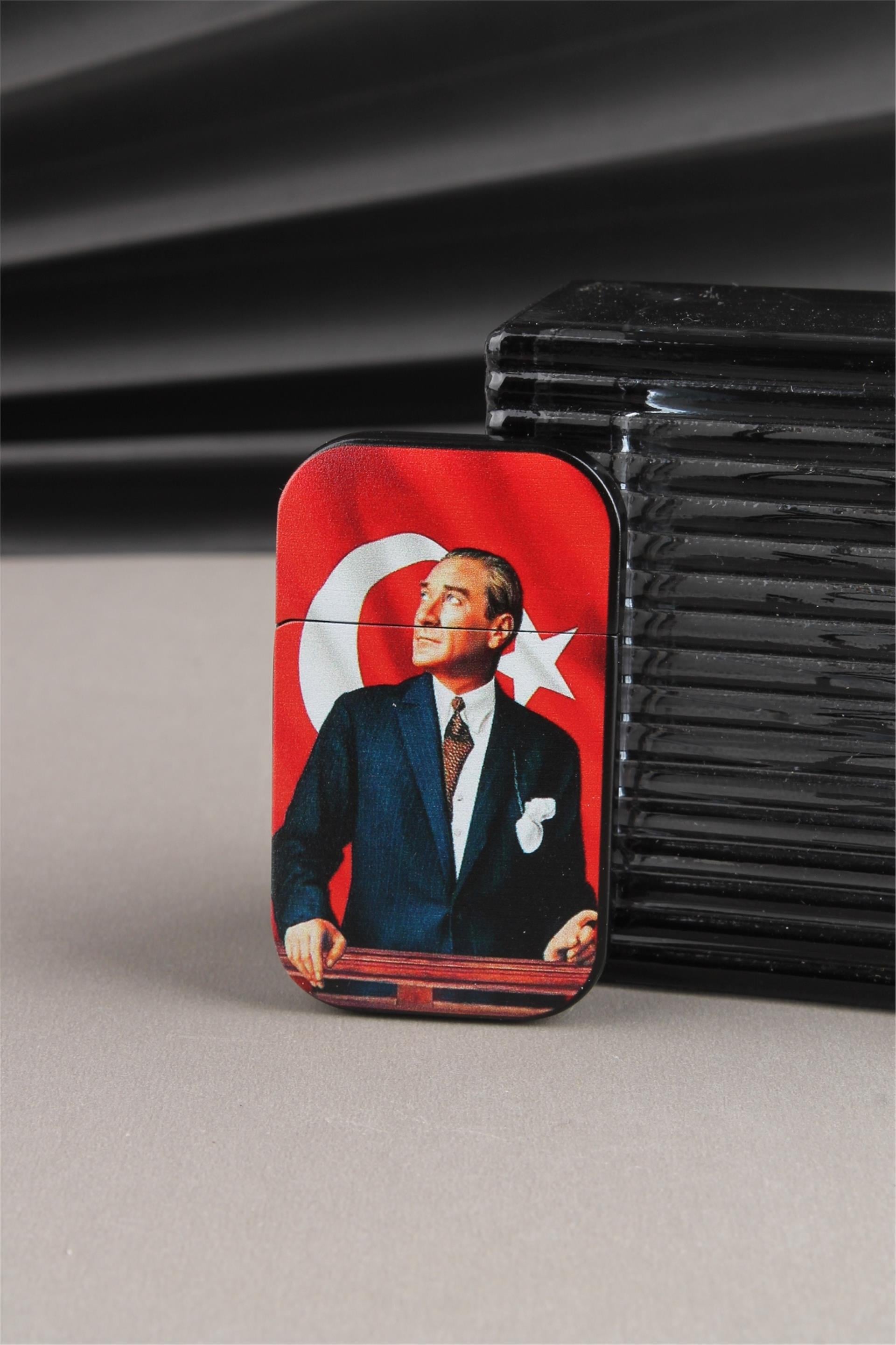 Silvio Monetti Mustafa Kemal Atatürk - Özel Tasarım Metal Çakmak - Gazlı Kapaklı Çakmak SM132TATA0006