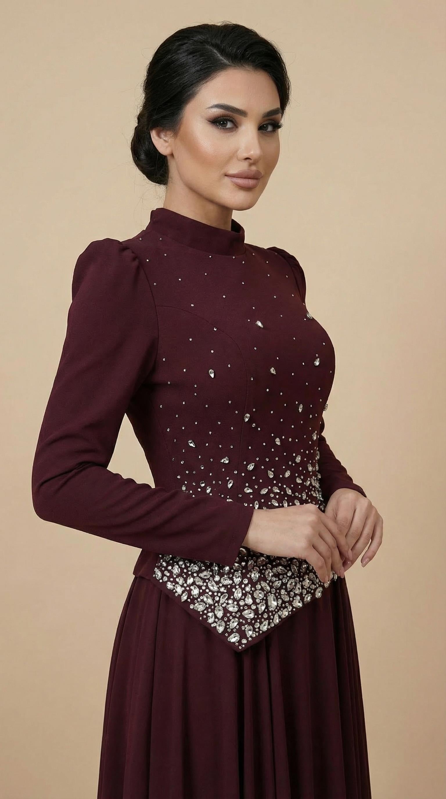 Önü Şık Taş İşlemeli Bordo Tesettür Uzun Abiye Elbise