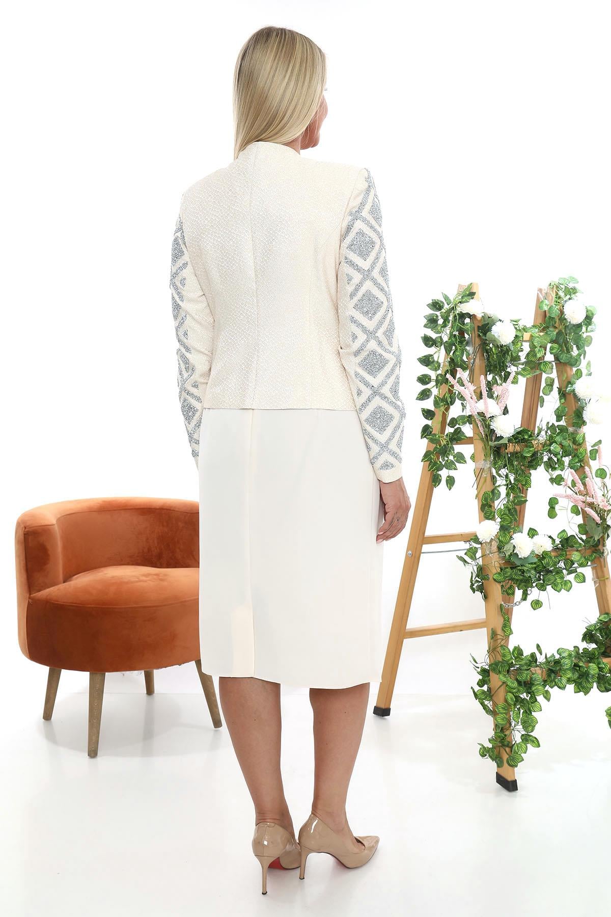 Ceketi Taş İşlemeli Bej Kısa Etekli Üçlü Takım