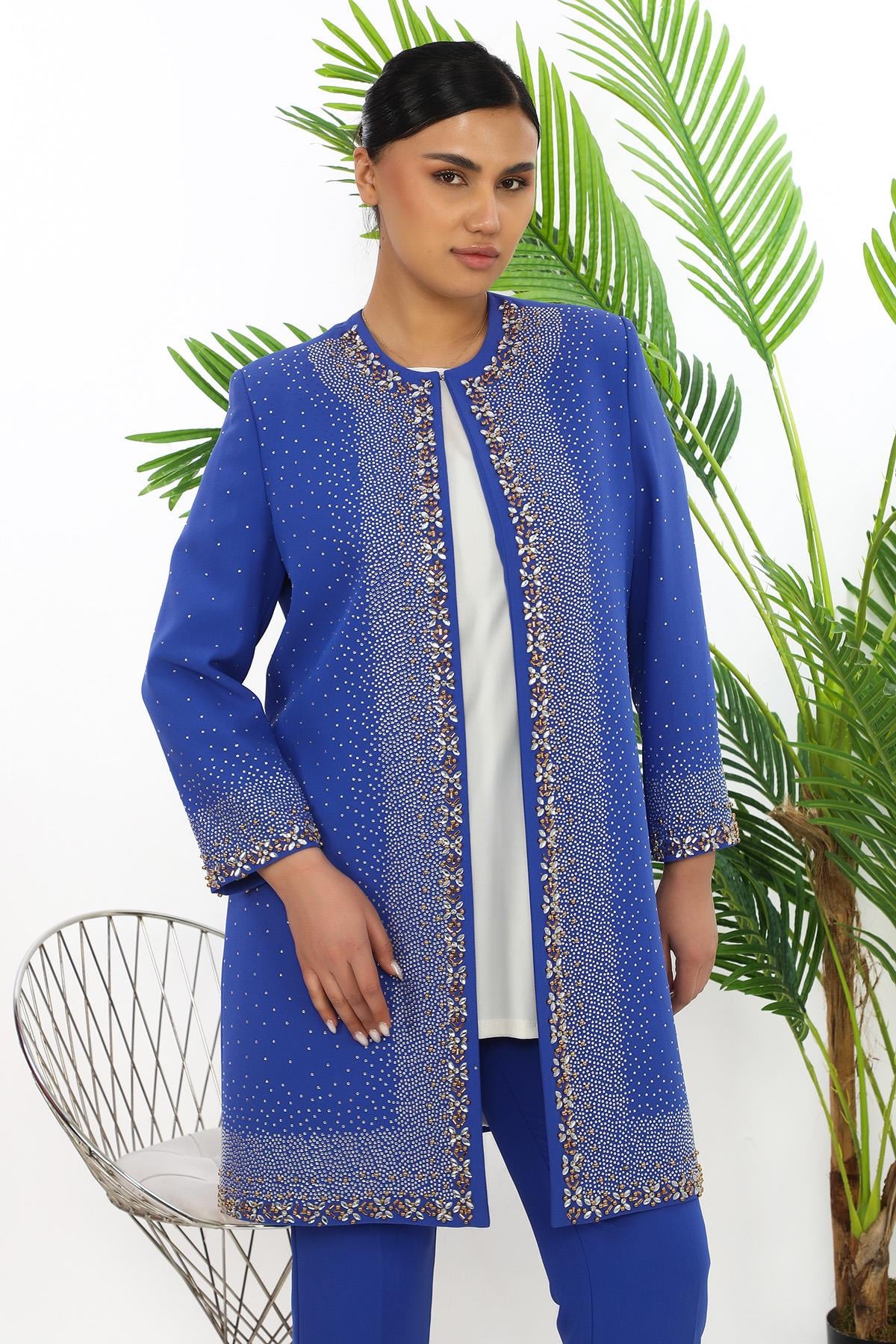 Ceketi ve Kolu Şık Taş Detaylı Mavi Üçlü Pantolonlu Takım