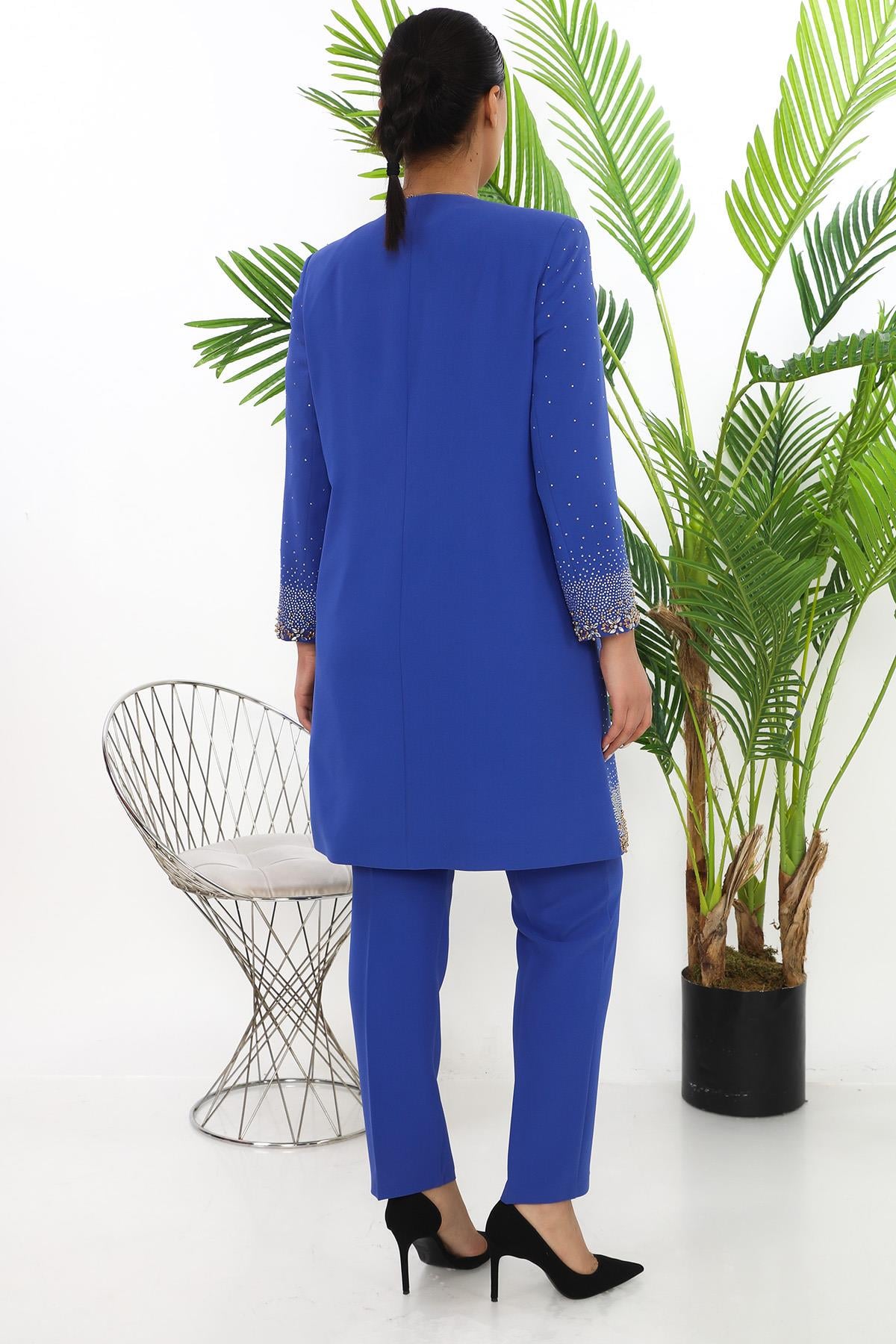 Ceketi ve Kolu Şık Taş Detaylı Mavi Üçlü Pantolonlu Takım