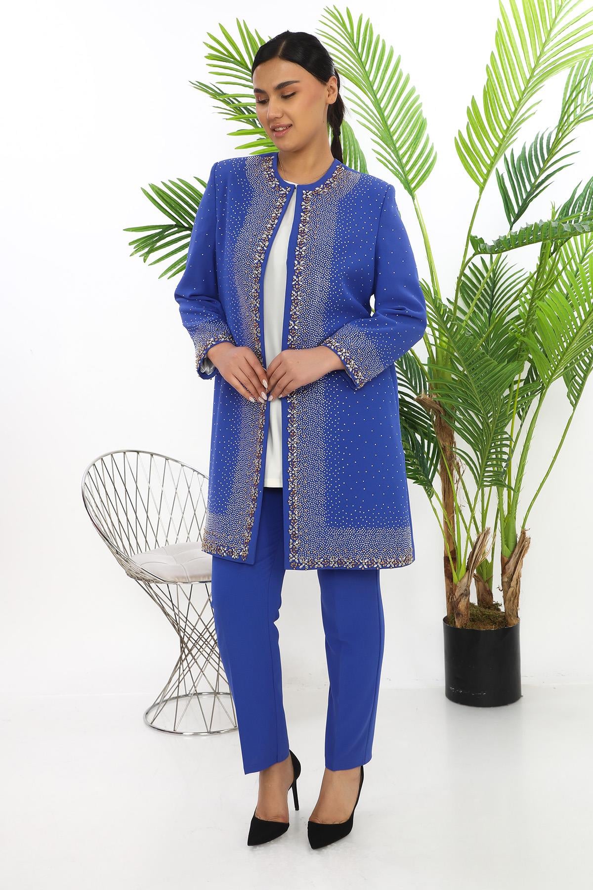 Ceketi ve Kolu Şık Taş Detaylı Mavi Üçlü Pantolonlu Takım