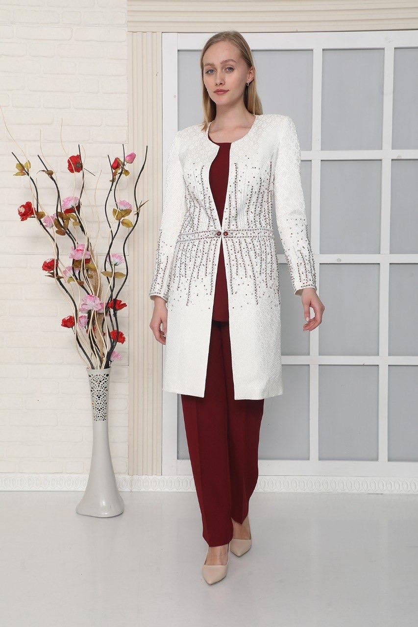 Ceketi ve Kolu Zarif Taş Detaylı Bordo Pantolonlu Takım