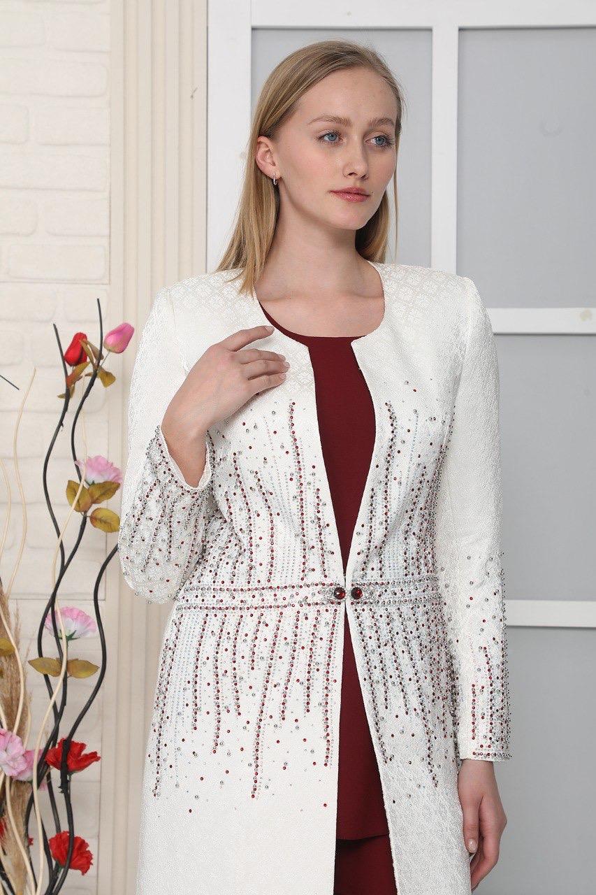 Ceketi ve Kolu Zarif Taş Detaylı Bordo Pantolonlu Takım