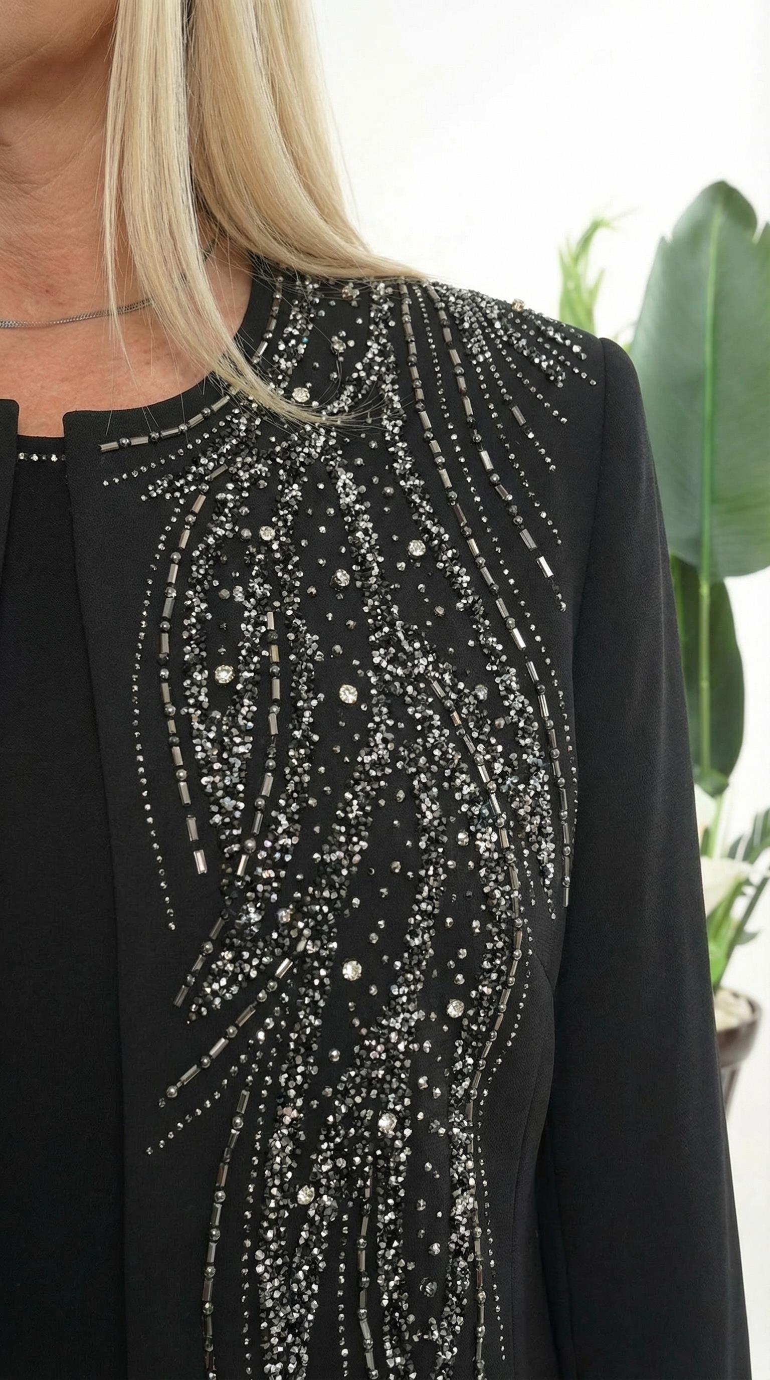 Ceketi Zarif Taş Süslemeli Kapalı Yırtmaçlı Siyah Uzun Etekli Üçlü Takım