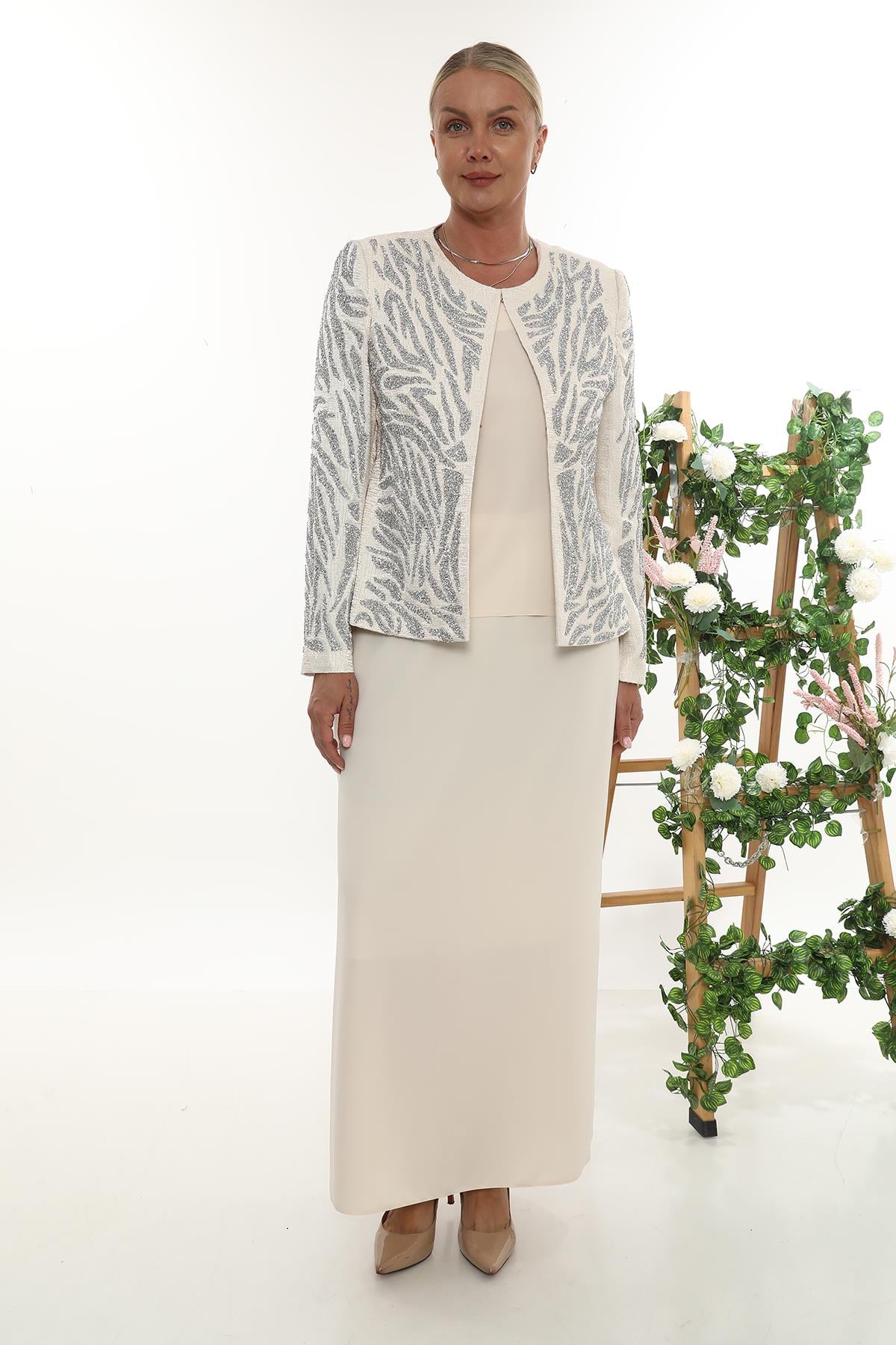 Ceketi Zarif Taş İşlemeli Detaylı Bej Uzun Etekli Üçlü Takım