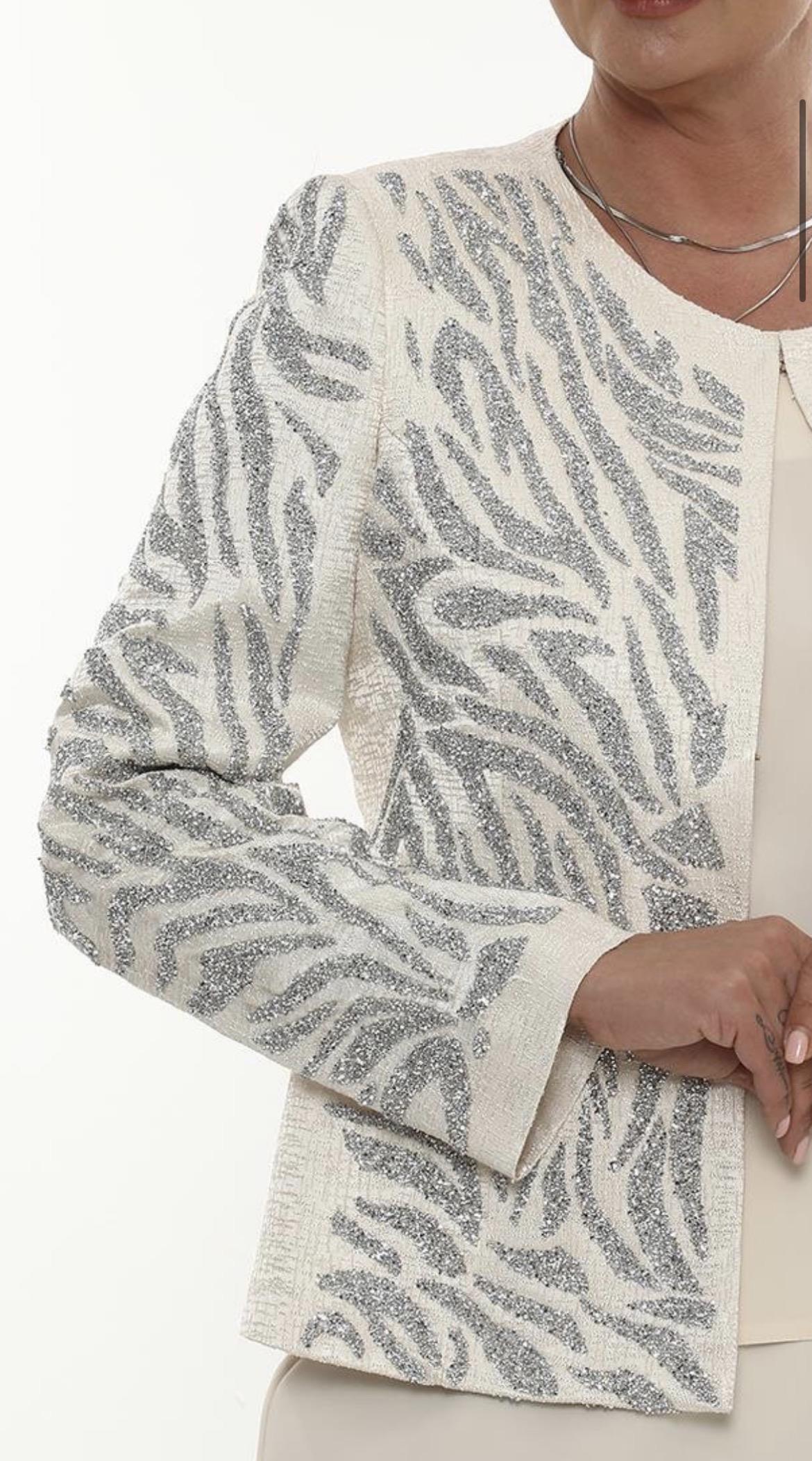 Ceketi Zarif Taş İşlemeli Detaylı Bej Uzun Etekli Üçlü Takım