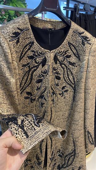 Büyük Beden Ceketi Taşlı Gold Pantolonlu Takım