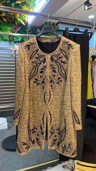 Büyük Beden Ceketi Taşlı Gold Pantolonlu Takım