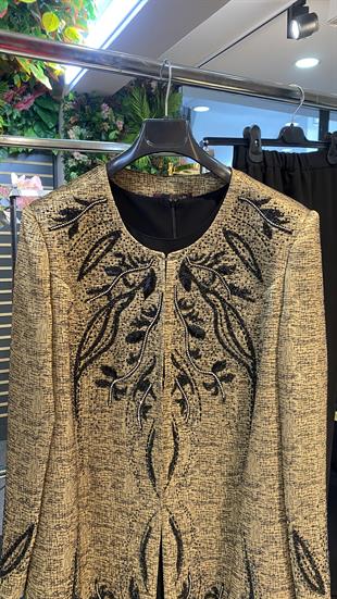 Büyük Beden Ceketi Taşlı Gold Pantolonlu Takım