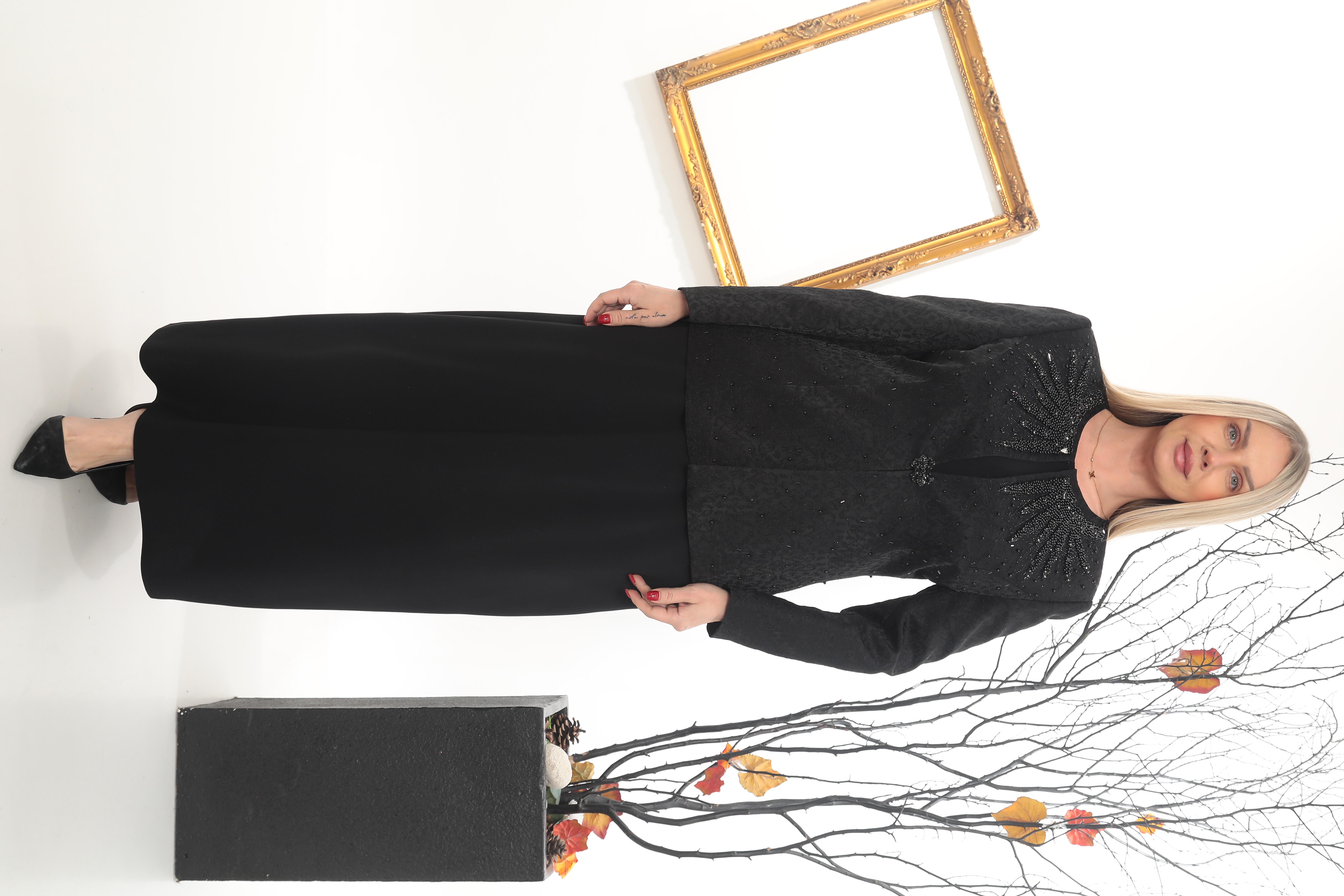 Önü Taş İşlemeli Siyah Takım Ceket Elbise