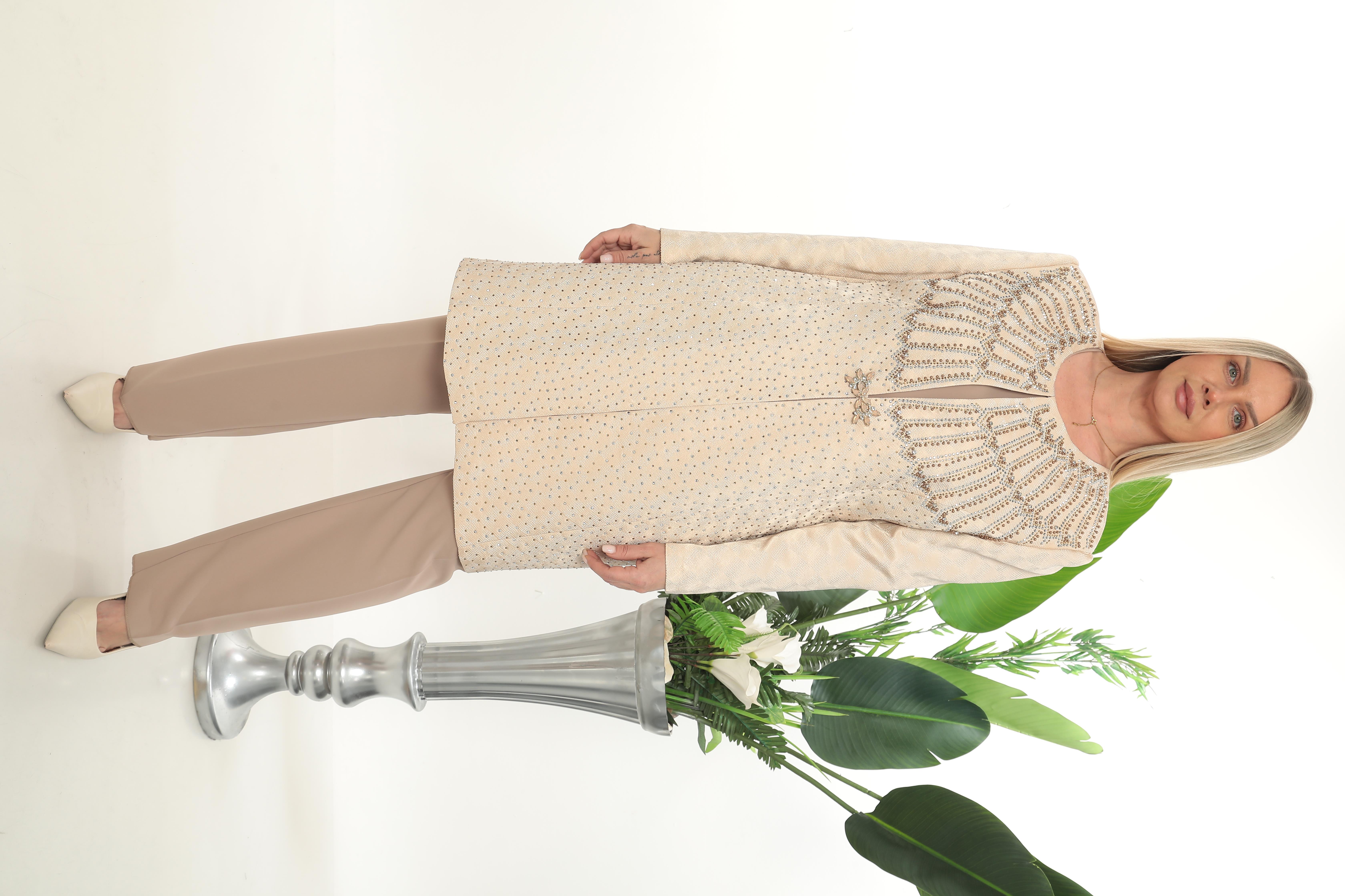 Ceketi Taşlı Büyük Beden Bej Üçlü Pantolonlu Takım