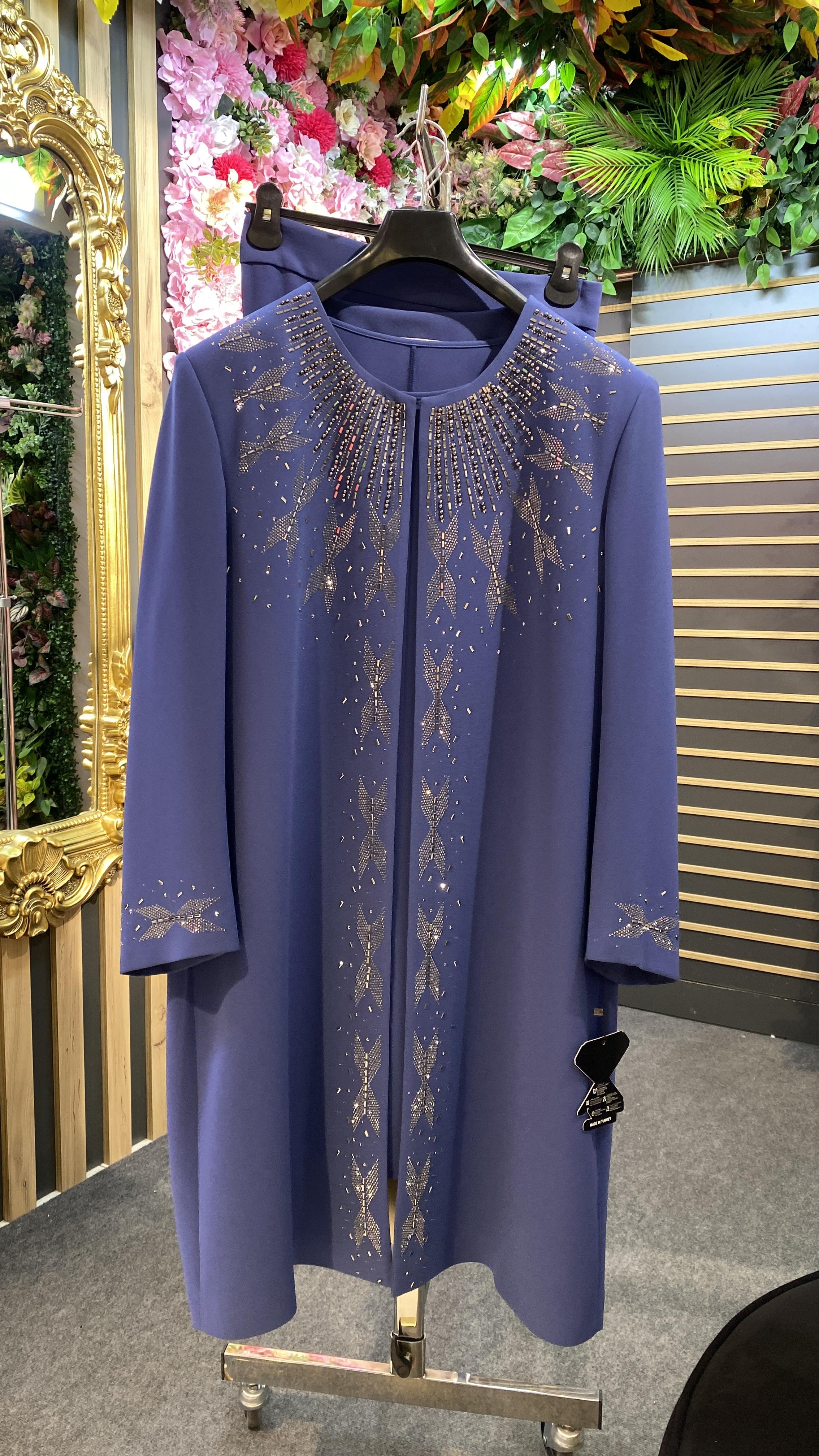 Blue Three-Piece Suit with Collar and Jacket Front Stone Details and Lining