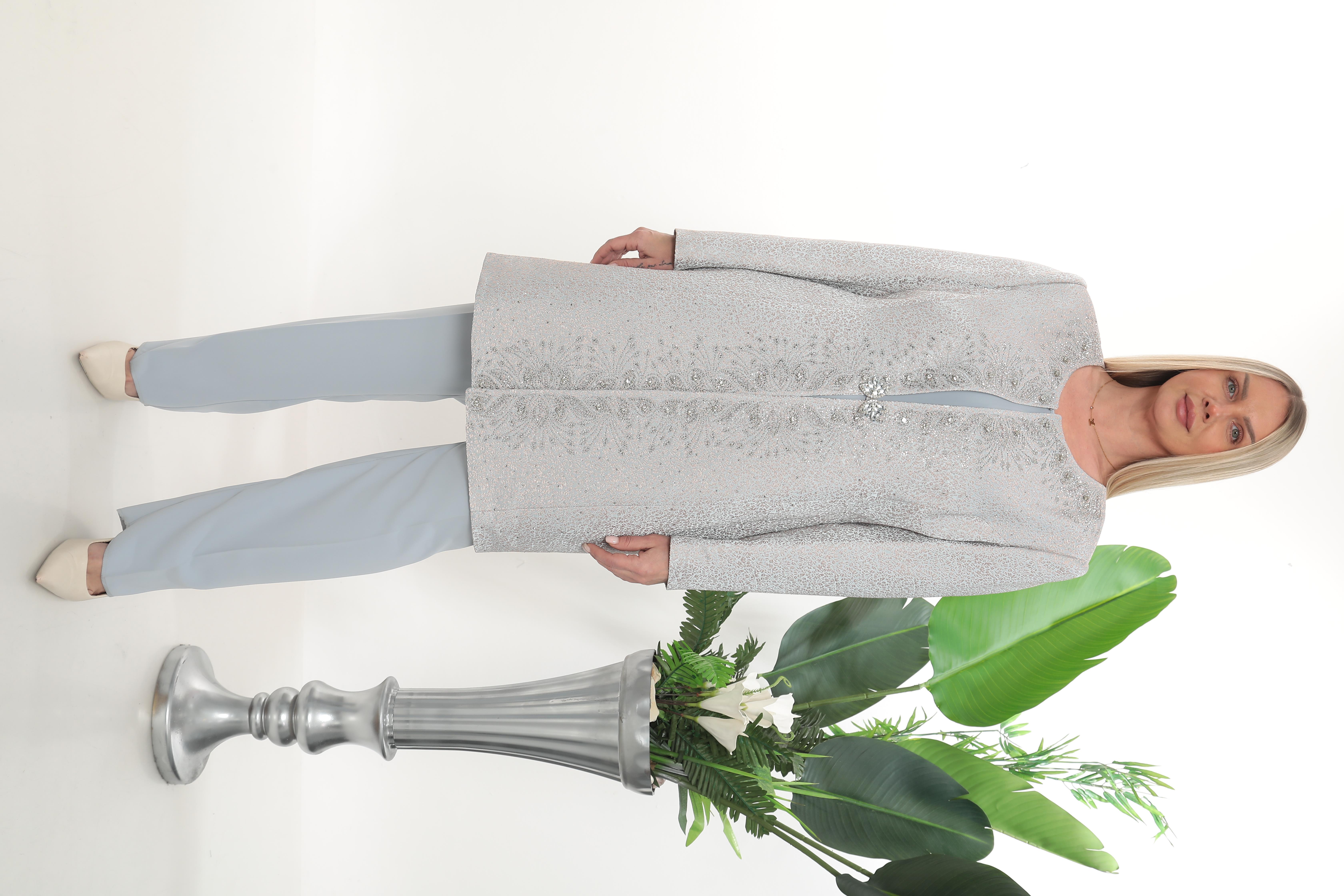 Zarif Taş Detaylı İşlemeli Buz Mavisi Üçlü Pantolonlu Takım