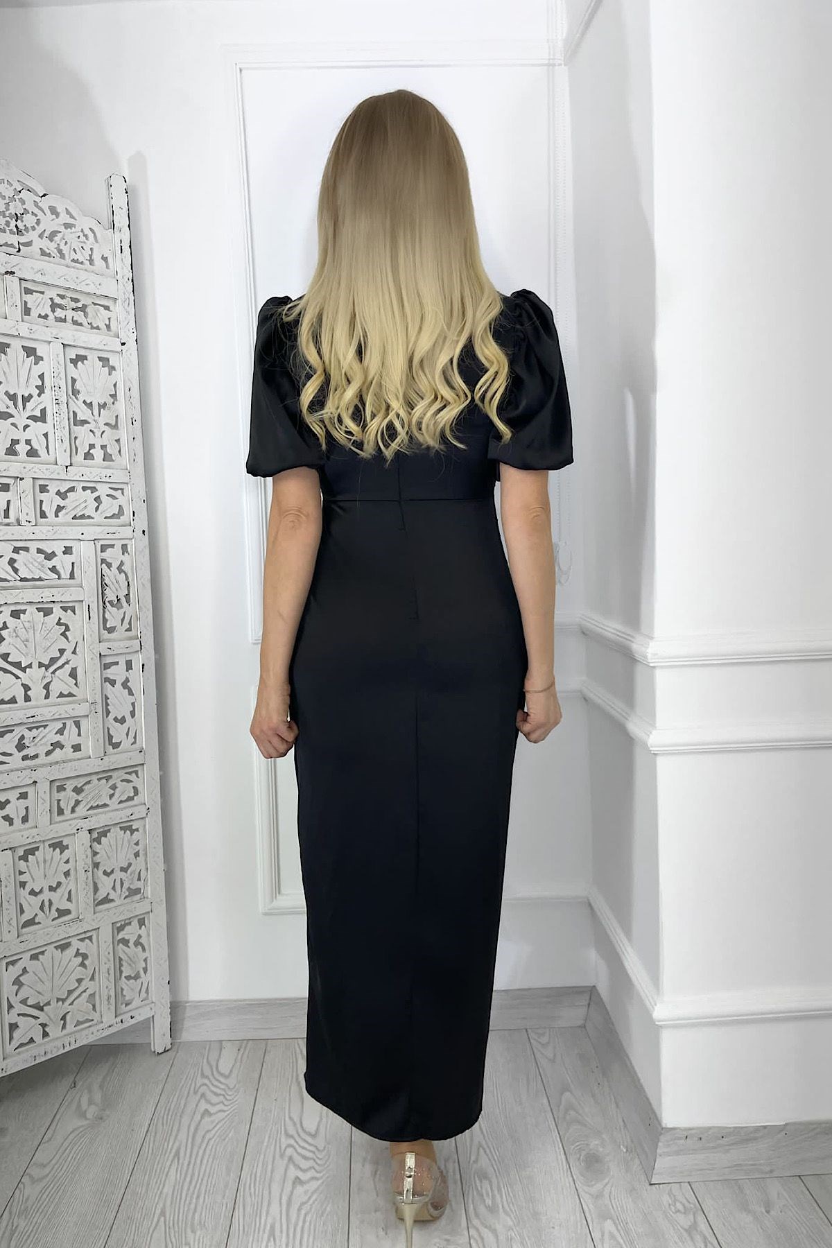 M2061 Saten Drape ve Yırtmaç Detaylı Balon Kol Elbise Siyah
