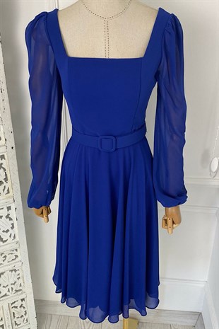 G0265 Kare Yaka Kemerli Şifon Elbise Mavi