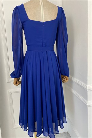 G0265 Kare Yaka Kemerli Şifon Elbise Mavi